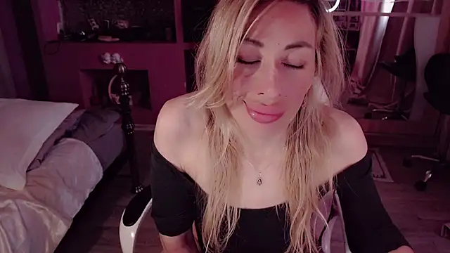 AnnieGOld_'s Live XXX Chat