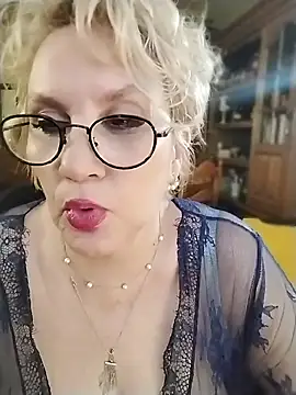 GattonaBiondona's Live XXX Chat