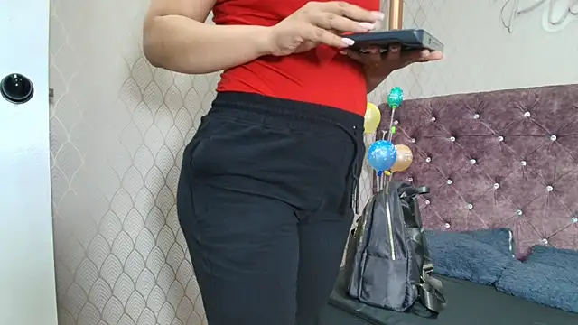 Chat +18 de VALENTINA3x ao vivo