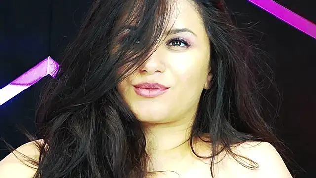 EssenaMonroe Adlı Modelin Canlı XXX Sohbeti