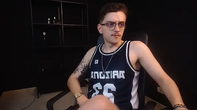 צ'אט XXX בשידור חי של FelixStarkk