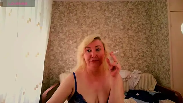 LadyKriss Chat XXX live