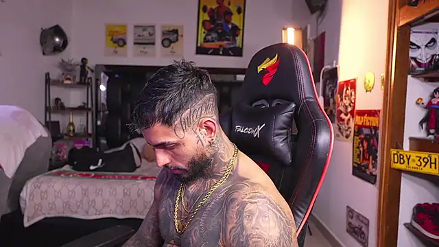 logan_hugh8 Adlı Modelin Canlı XXX Sohbeti