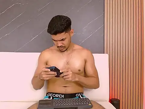 Chat XXX ao vivo de Dannesh_