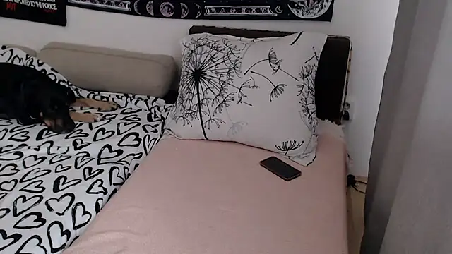 AlienforTwenty live XXX chat