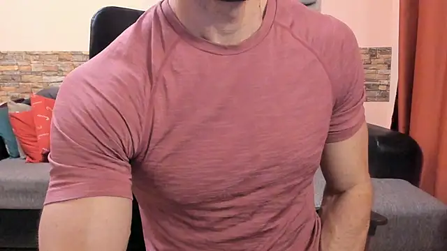 צ'אט XXX בשידור חי של HotHunkTrainer