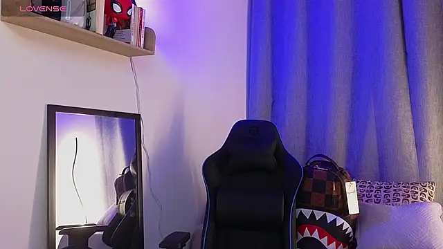 ASHTON_HILS Chat XXX in diretta