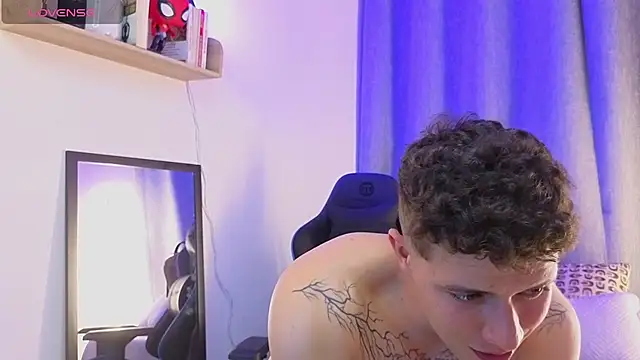 ASHTON_HILS Live XXX-Chat