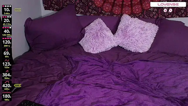 XXX chat uživo modela VioletBabyy
