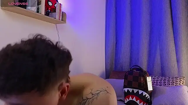 ASHTON_HILSn Live XXX chat