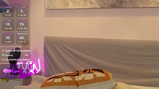 צ'אט XXX בשידור חי של MilkMeSoftly