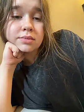 HornyGirlH XXX чат на живо