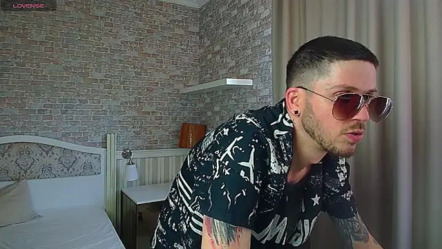 JonahShaw Live XXX-chat