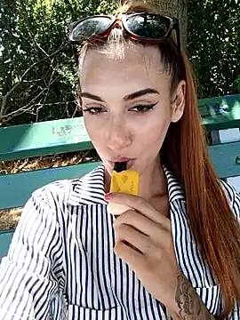 Andreea_Foxx élő XXX-chatje