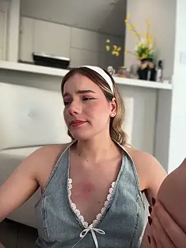 NicoleCut Adlı Modelin Canlı XXX Sohbeti