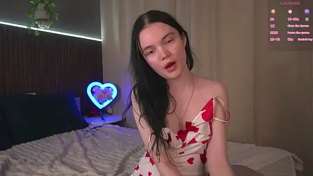 emmysmall Adlı Modelin Canlı XXX Sohbeti