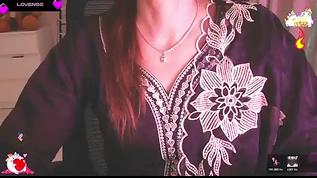 Chat +18 de Layla_Ahh ao vivo