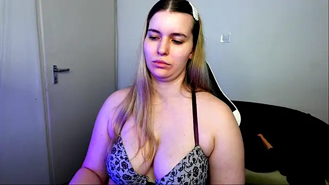Онлайн чат XXX ShyHotNerd