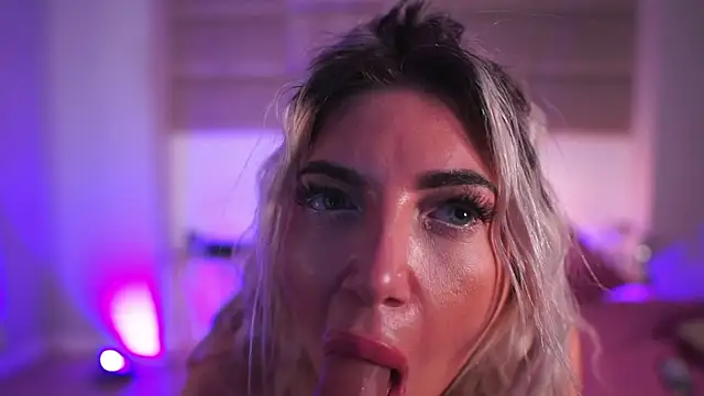 SnowyElsaa Chat XXX live