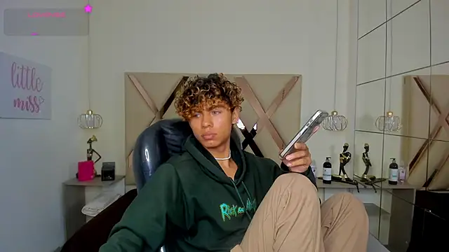 Anyelo_Twink Live XXX-chat