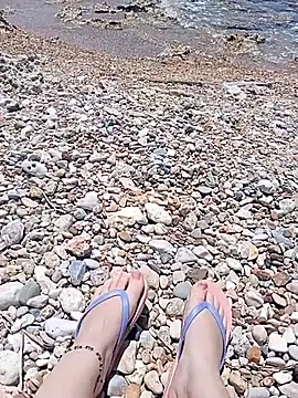 ekfiliporni_i_fatme: διαδικτυακό σόου στην κάμερα