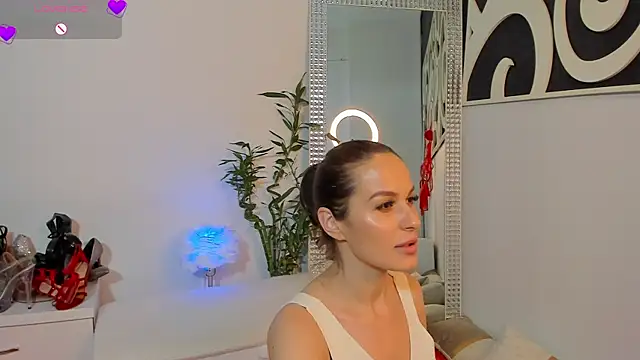 Chatroom XXX en direct de MiraPleasure_