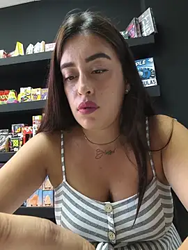 Chat +18 de MissNyraSecret ao vivo