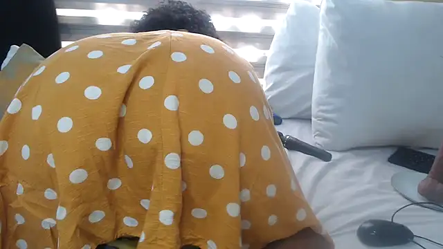 Foxybrownxx1's Live XXX Chat