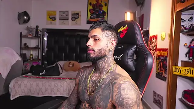 logan_hugh8 Adlı Modelin Canlı XXX Sohbeti