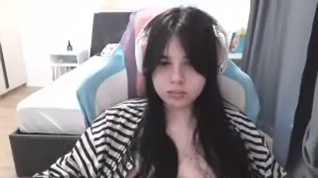 LunarMia live XXX chat