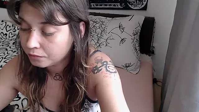 AlienforTwenty's Live XXX Chat