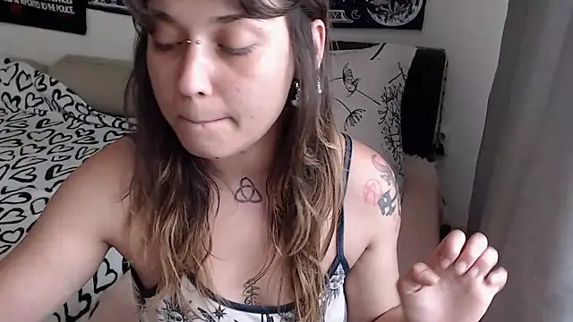 AlienforTwentyn Live XXX chat