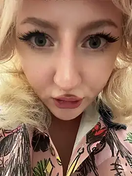 RonnieKiss Adlı Modelin Canlı XXX Sohbeti