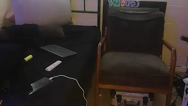 k1oudE's Live XXX Chat