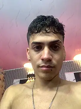 Živý XXX chat latino_boyy_