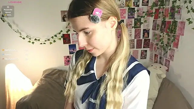 XXX chat uživo modela Honey_Lia