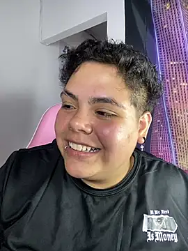 Chatroom XXX en direct de Hailey_Curvy