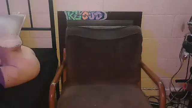 k1oudE's Live XXX Chat