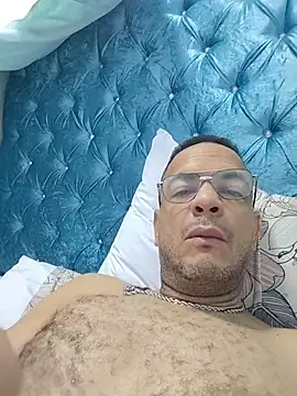 צ'אט XXX בשידור חי של latinmartin73