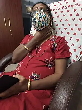 umashreetamil's Live XXX Chat