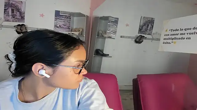 CAMILA--REY élő XXX-chatje