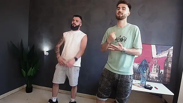Онлайн чат XXX KyloEast