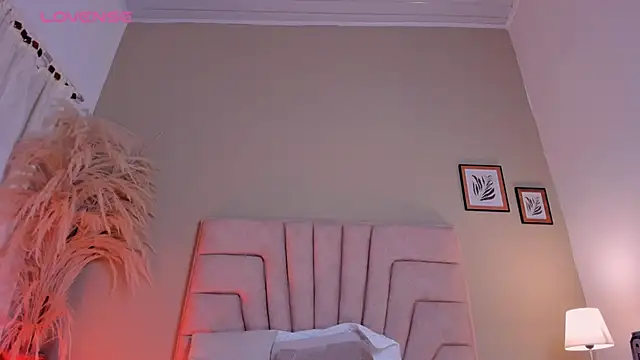 nova_silk XXX чат на живо