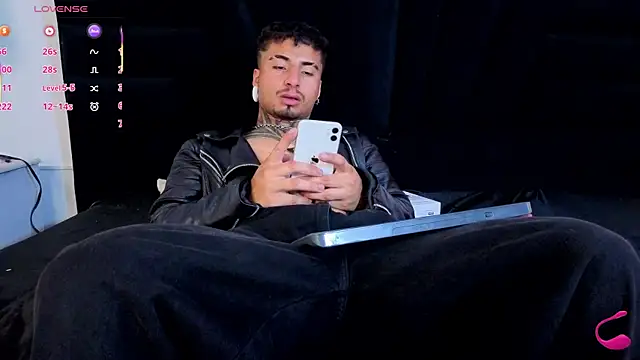 JuanCamiilo_66 Live XXX Chat