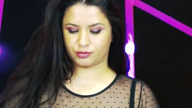 EssenaMonroe Adlı Modelin Canlı XXX Sohbeti
