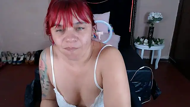 VioletaaaSlave Adlı Modelin Canlı XXX Sohbeti