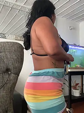emmyjhonson07 Adlı Modelin Canlı XXX Sohbeti