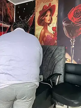 Hailey_Curvy Adlı Modelin Canlı XXX Sohbeti