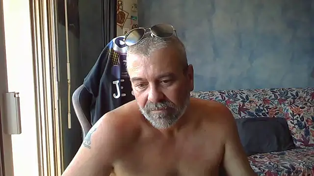 panda_06200 élő XXX-chatje