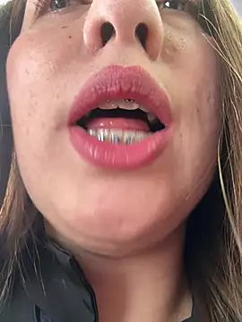 suzy-111 Adlı Modelin Canlı XXX Sohbeti